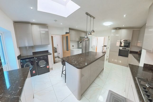 5 bed property, in Marlborough Road, £590,000