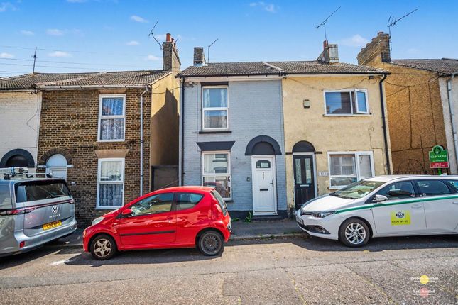 2 bed property, in 121 Charlotte Street, £140,000