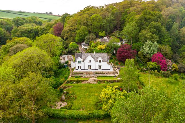 4 bed property, in Torrington, £850,000