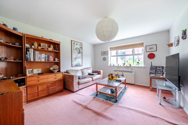 2 bed property, in Henry Doulton Drive, £325,000