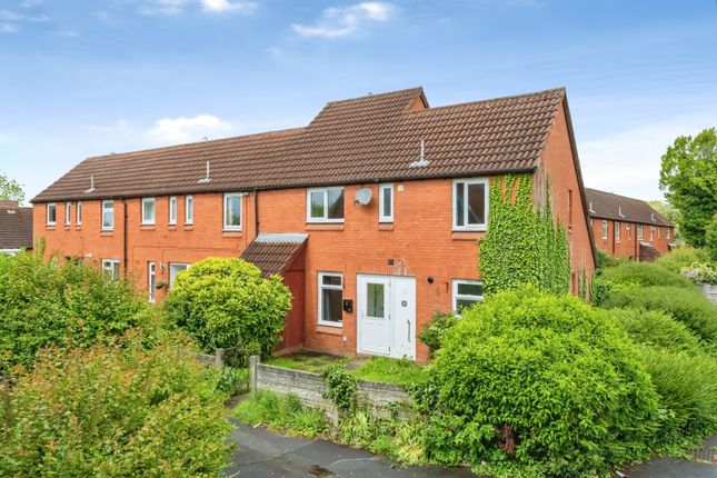 4 bed property, in Blackledge Close, £200,000