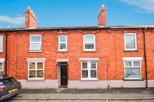 2 bed property, in Henry Street, £130,000