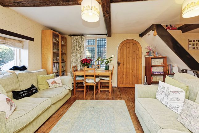 2 bed property, in Church Hill, £320,000