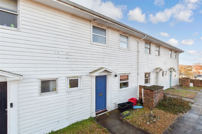 3 bed property, in High Street, £250,000
