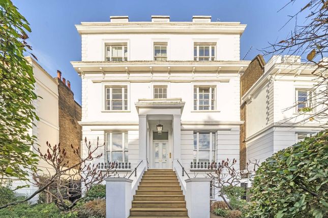 1 bed property, in Pembridge Villas, £760,000