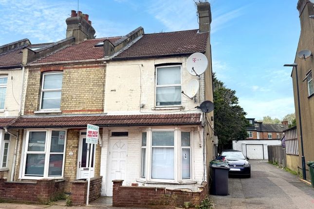 2 bed property, in 14(A) Mead Road, £170,000
