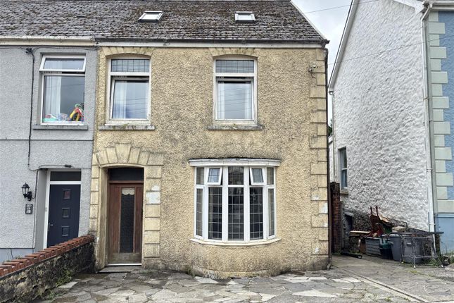 3 bed property, in Heol Y Banc, £125,000