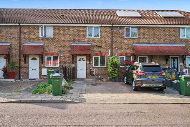 2 bed property, in 26 Abbotts Close, £305,000
