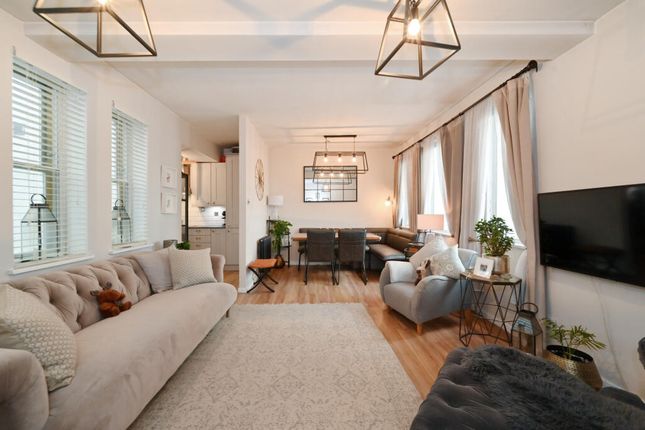 2 bed property, in Commercial Road, £475,000