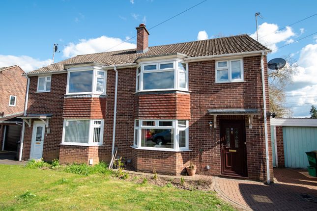 3 bed property, in Highwood Close, £420,000