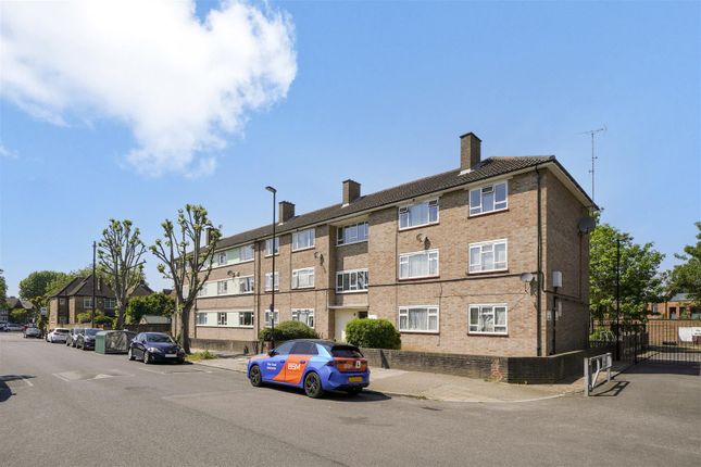1 bed property, in Bargery Road, £250,000