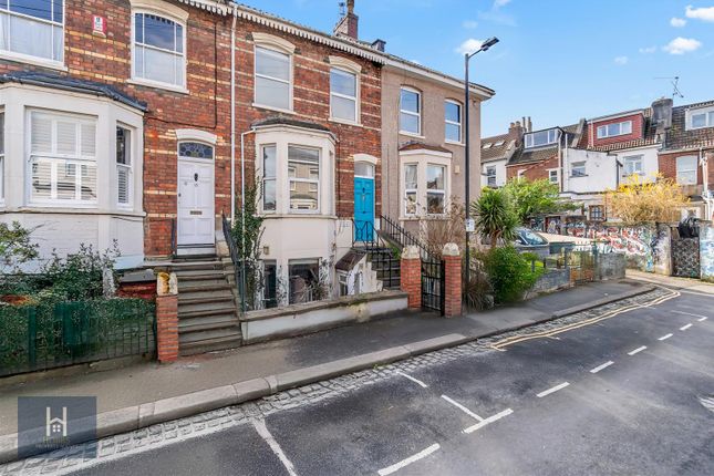 4 bed property, in Banner Road, £495,000