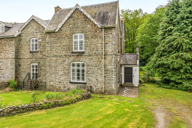 3 bed property, in Carno, £225,000