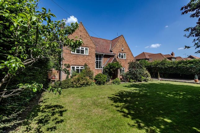 5 bed property, in Runnymede Road, £895,000