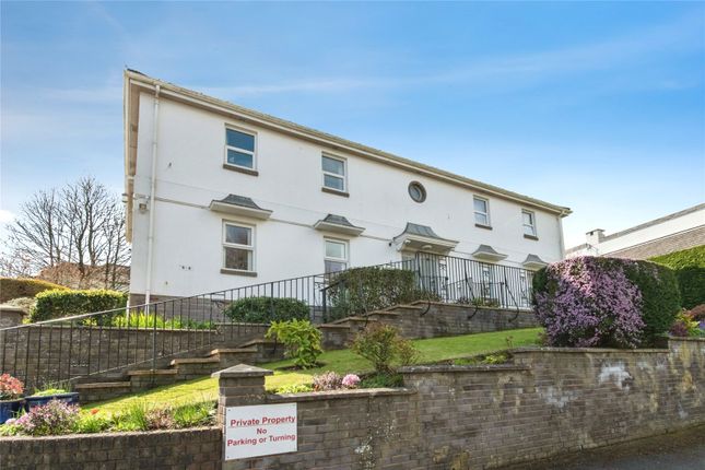 2 bed property, in West Hill Gardens, £290,000