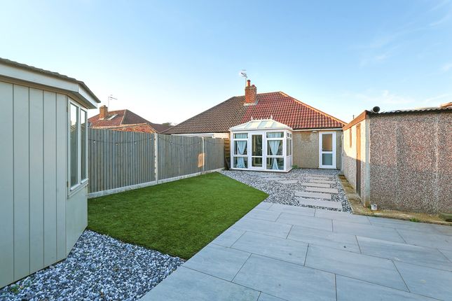 2 bed property, in Smallmead, £440,000