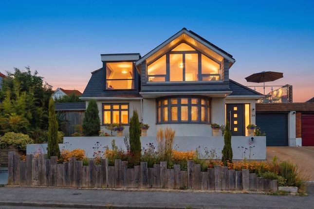 4 bed property, in Harcourt Drive, £800,000