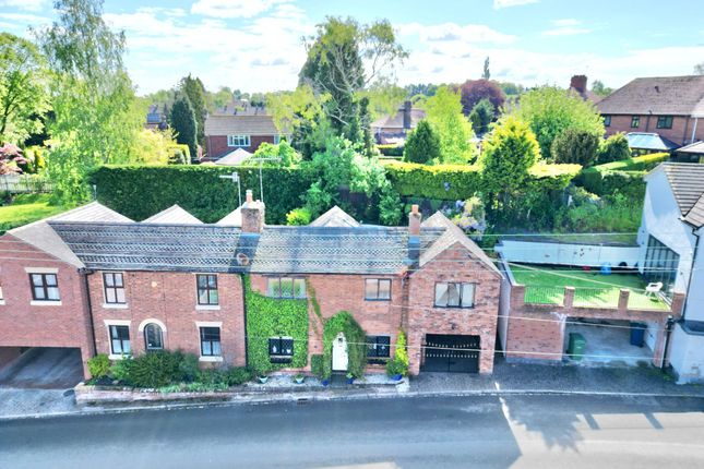 2 bed property, in Gaol Butts, £260,000