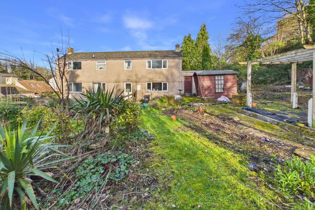2 bed property, in Newland Street, £220,000