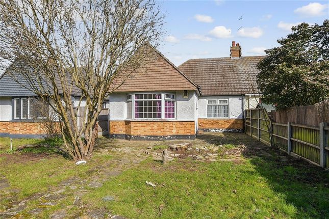 3 bed property, in Arterial Road, £325,000
