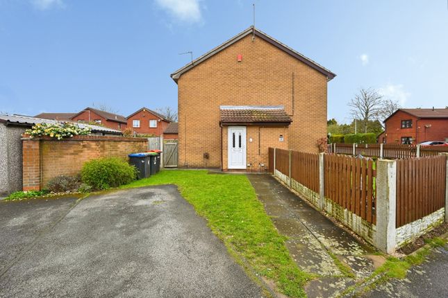 1 bed property, in Gleneagles Drive, £90,000