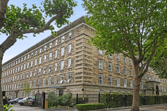 1 bed property, in Bromyard Avenue, £245,000