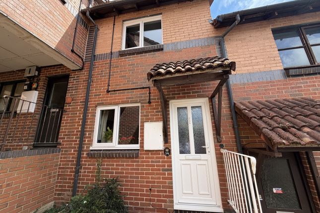 2 bed property, in Farm Hill, £170,000