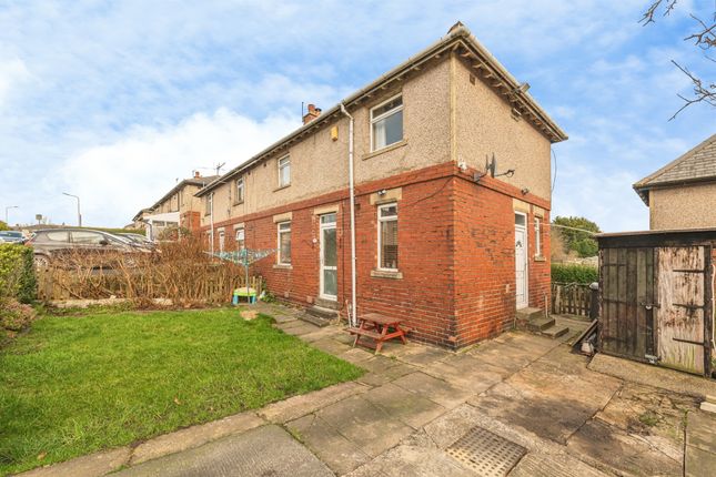 2 bed property, in Wickham Avenue, £130,000