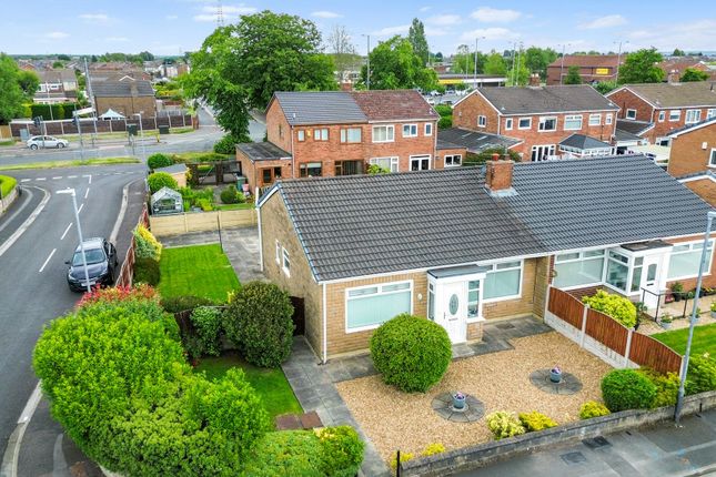 2 bed property, in Kelsall Avenue, £220,000