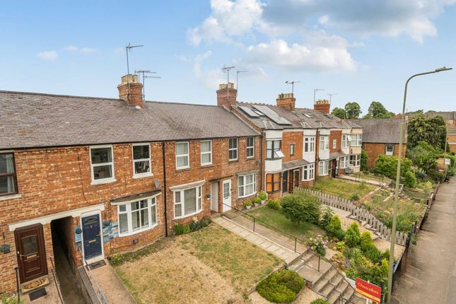 2 bed property, in Banbury, £240,000