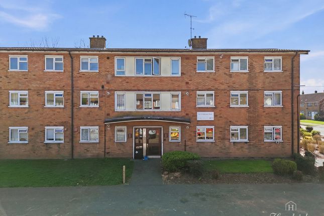 2 bed property, in Delaware Road, £180,000