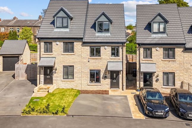 3 bed property, in Brooke Avenue, £330,000