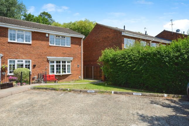 3 bed property, in Willows Close, £600,000