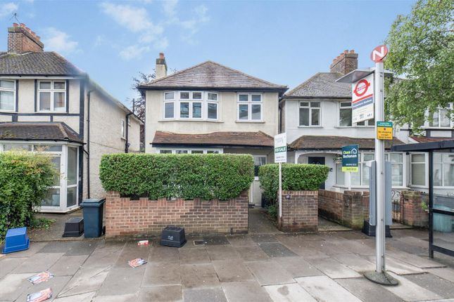 3 bed property, in Whitton Road, £800,000