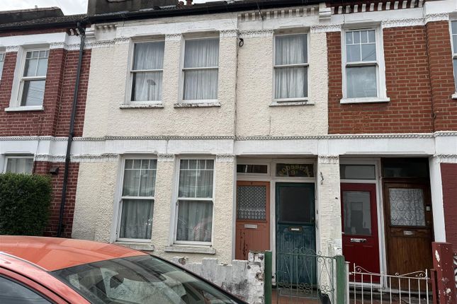 2 bed property, in Coverton Road SW17, £400,000