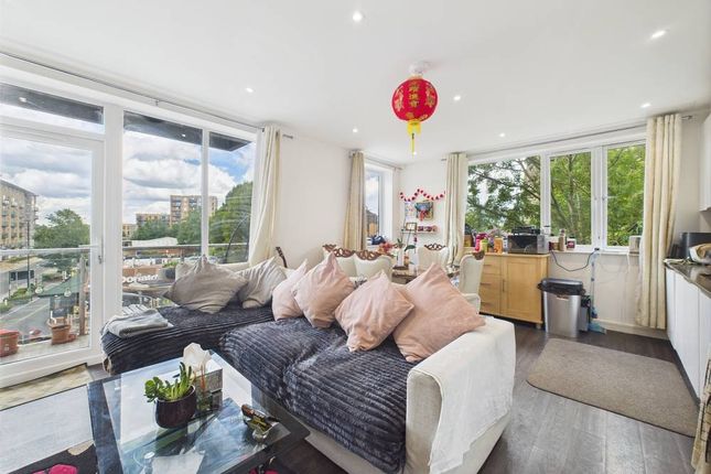 2 bed property, in High Street, £350,000