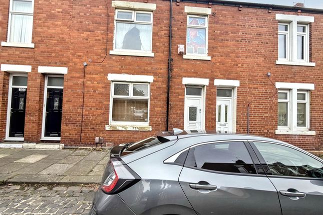 2 bed property, in St. Pauls Road, £40,000