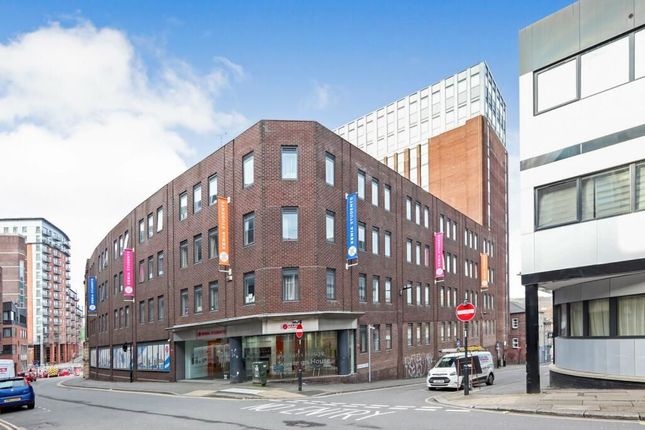 Studio, in Flat 1111 Sovereign House, £20,000