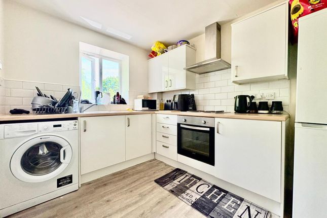 2 bed property, in Rosemary Court, £125,000