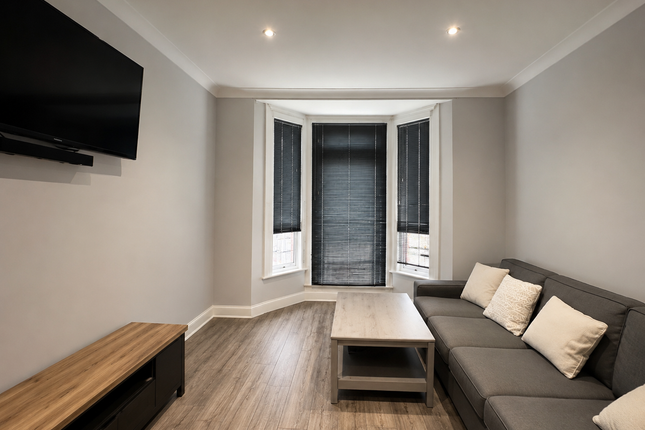 4 bed property, in Goodmayes Avenue, £600,000