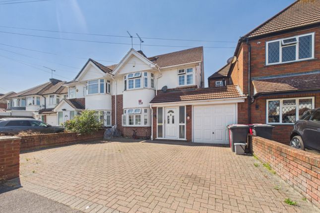 5 bed property, in Courtlands Avenue, £750,000