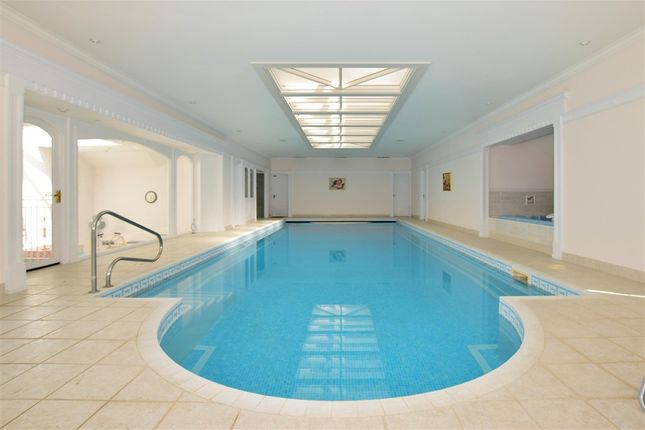 7 bed property, in Brocks Copse Road, £1,695,000