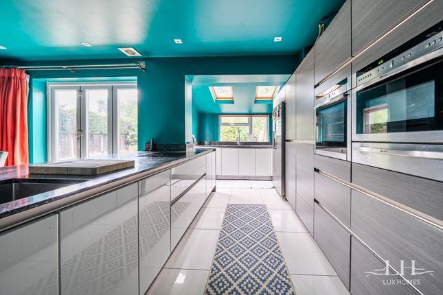 3 bed property, in Thornridge, £525,000
