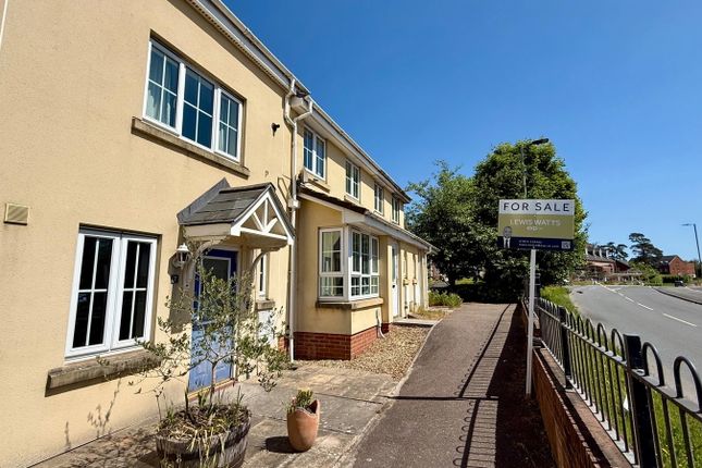 3 bed property, in Waylands Road, £230,000