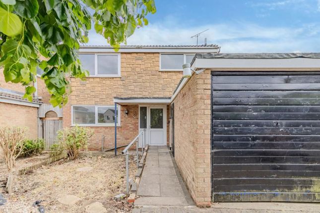 3 bed property, in Gloucester Close, £220,000