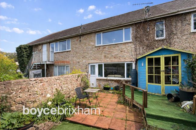 2 bed property, in Galmpton Farm Close, £215,000