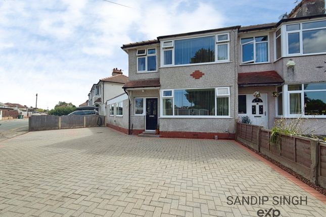 4 bed property, in The Crescent, £220,000