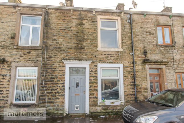 2 bed property, in Hill Street, £105,000