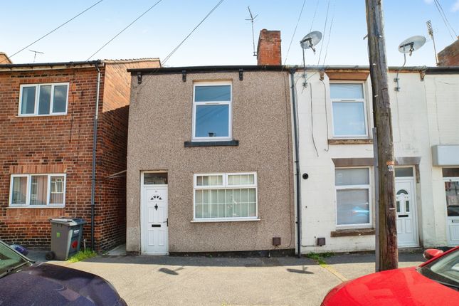 2 bed property, in Main Street, £95,000