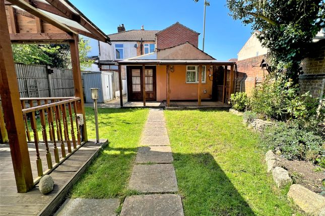 3 bed property, in Grove Road, £245,000
